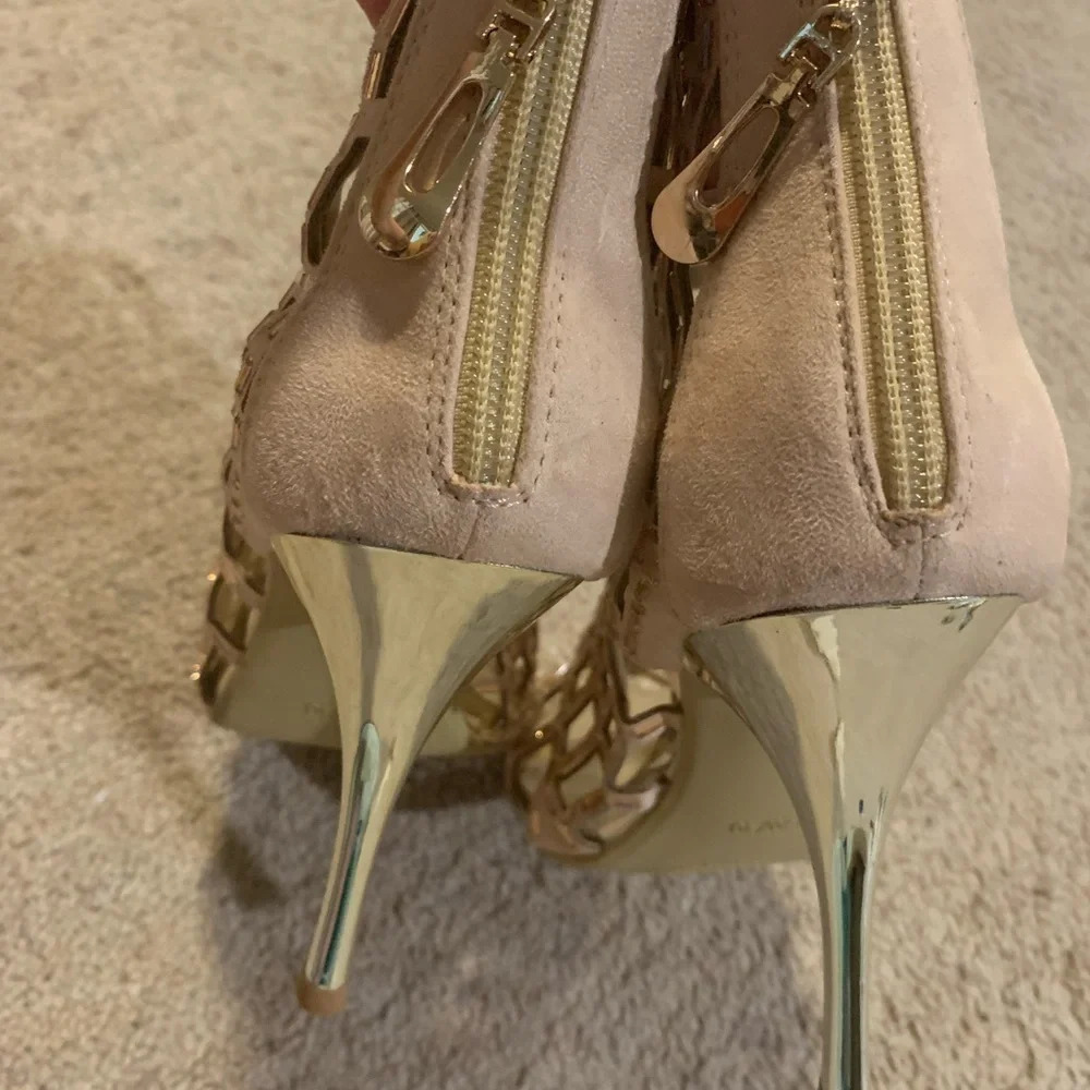 Liz Form gold cut-out peep-toe stiletto heels - size 7.5 - Picture 3 of 6